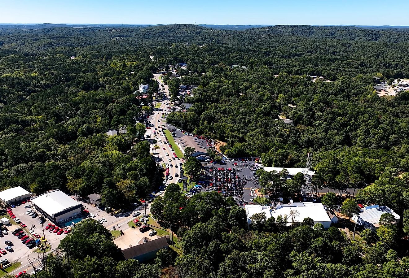 この静かなオザークの街は、自然愛好家のための過小評価されている宝石です