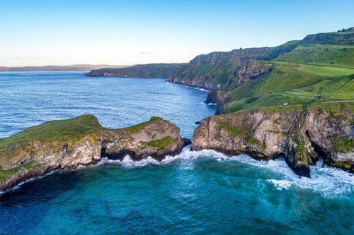 違いのあるDoa Coastal Trailを見てください：北アイルランドの海のカヤック