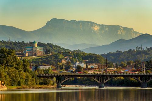 ジョージア州フード＆ドリンククタイシ：冒険、食べ物、スパの週末