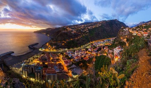 エキサイティングなロードトリップについては、ポルトガルの旅程をご覧ください