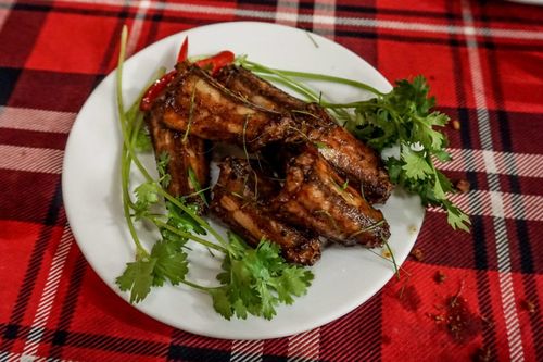 ベトナム、ハノイでの食べ物と飲み物のヘビ