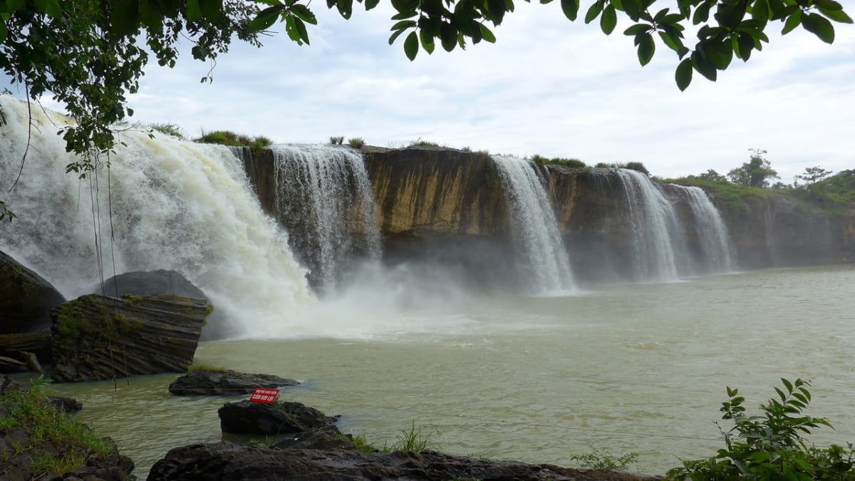 深いベトナム！手つかずの性質！ 4BanmêThuôtで推奨される観光名所