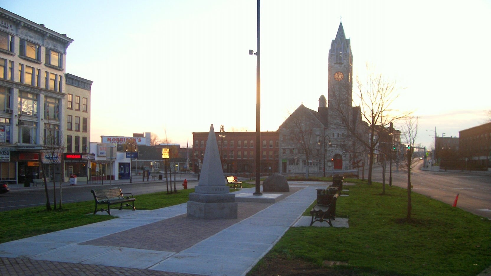 ウォータータウン：興味深い目的地があるニューヨーク北部の美しい都市