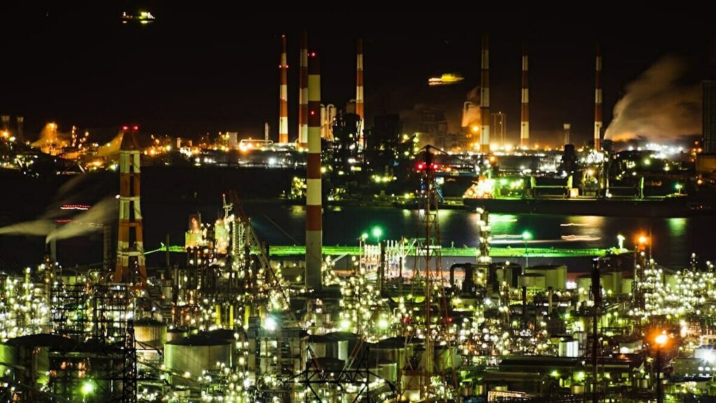 水島複合施設で岡山の見事な工業用ナイトライトを発見してください