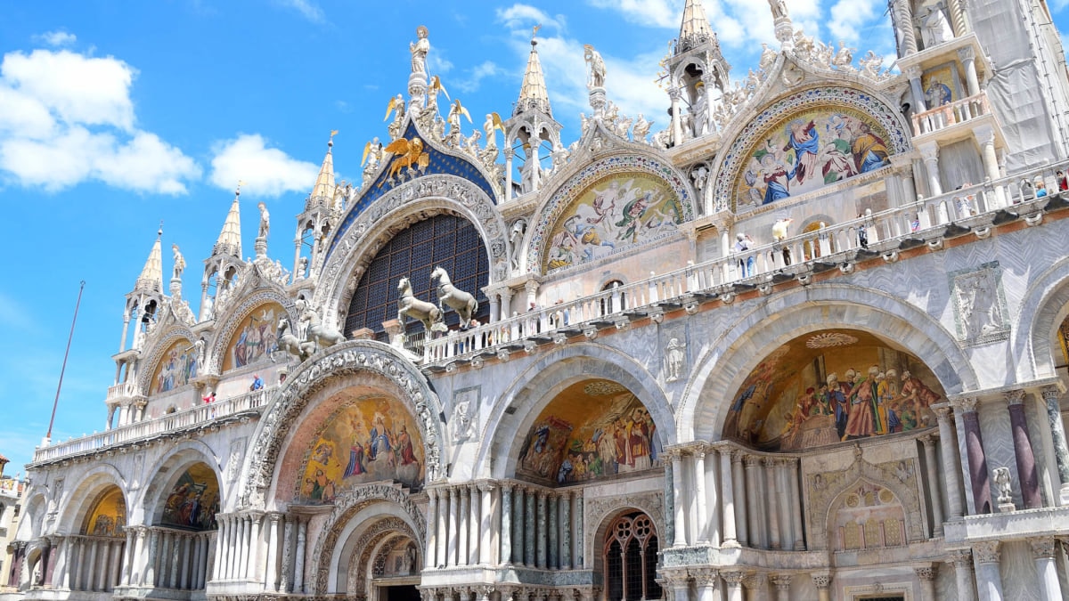 ヴェネツィアのセントマークバシリカのためのアトラクションとエントリー予約を必見