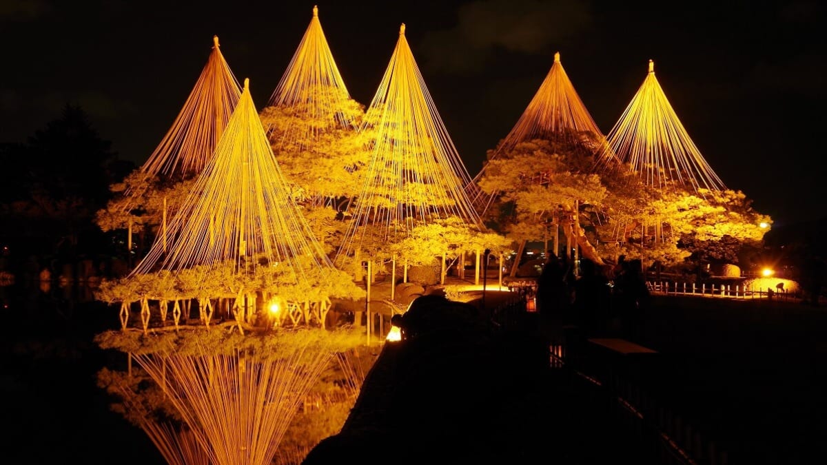 カナザワの20の推奨観光スポット！カガ・ハイアクマンゴクの伝統を探る