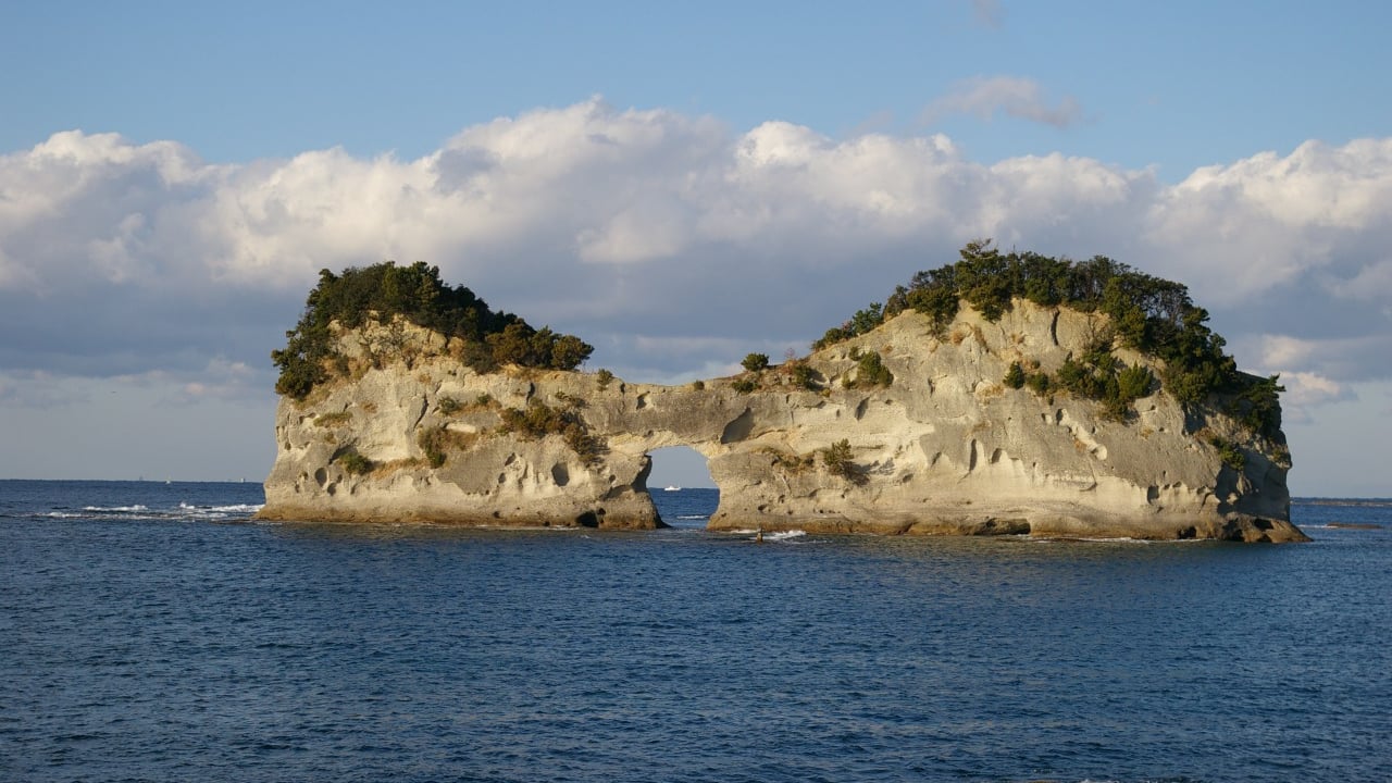ナンキ・シラハマのパワースポット！高島（エンゲツ島）の夕日を見に行きましょう