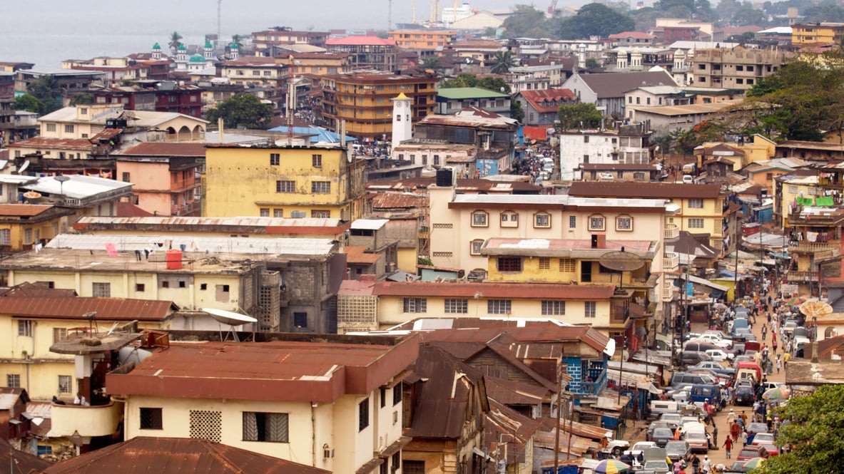 シエラレオネ：青々とした熱帯雨林が並ぶアフリカの秘密のビーチの目的地