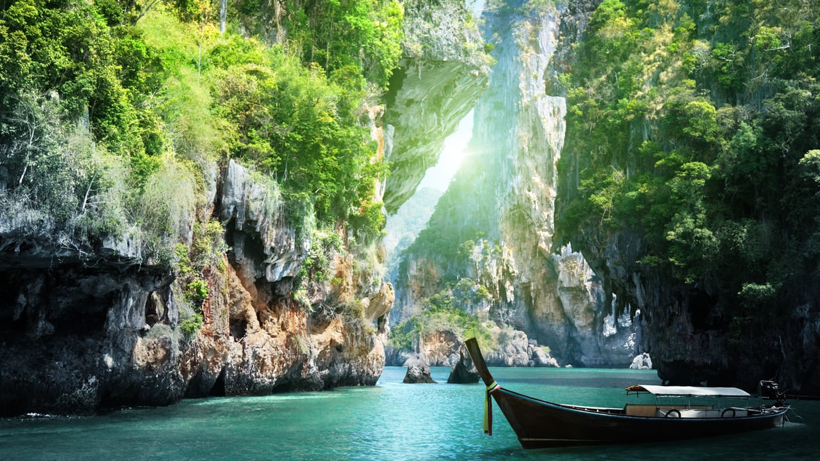 Krabi：カルスト諸島と牧歌的な白人のビーチでいっぱいのリゾートタウン