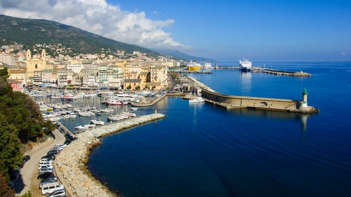 2つの歴史を体験してください：モダンとジェノワス