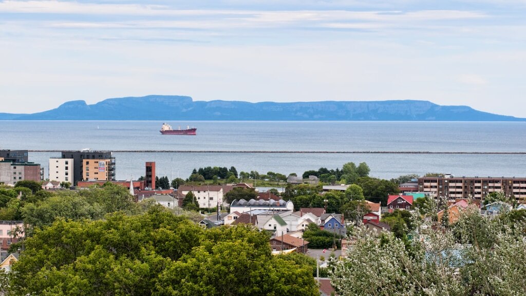 カナダの素晴らしいアウトドアを体験してください！サンダーベイの9つの必見のアトラクション