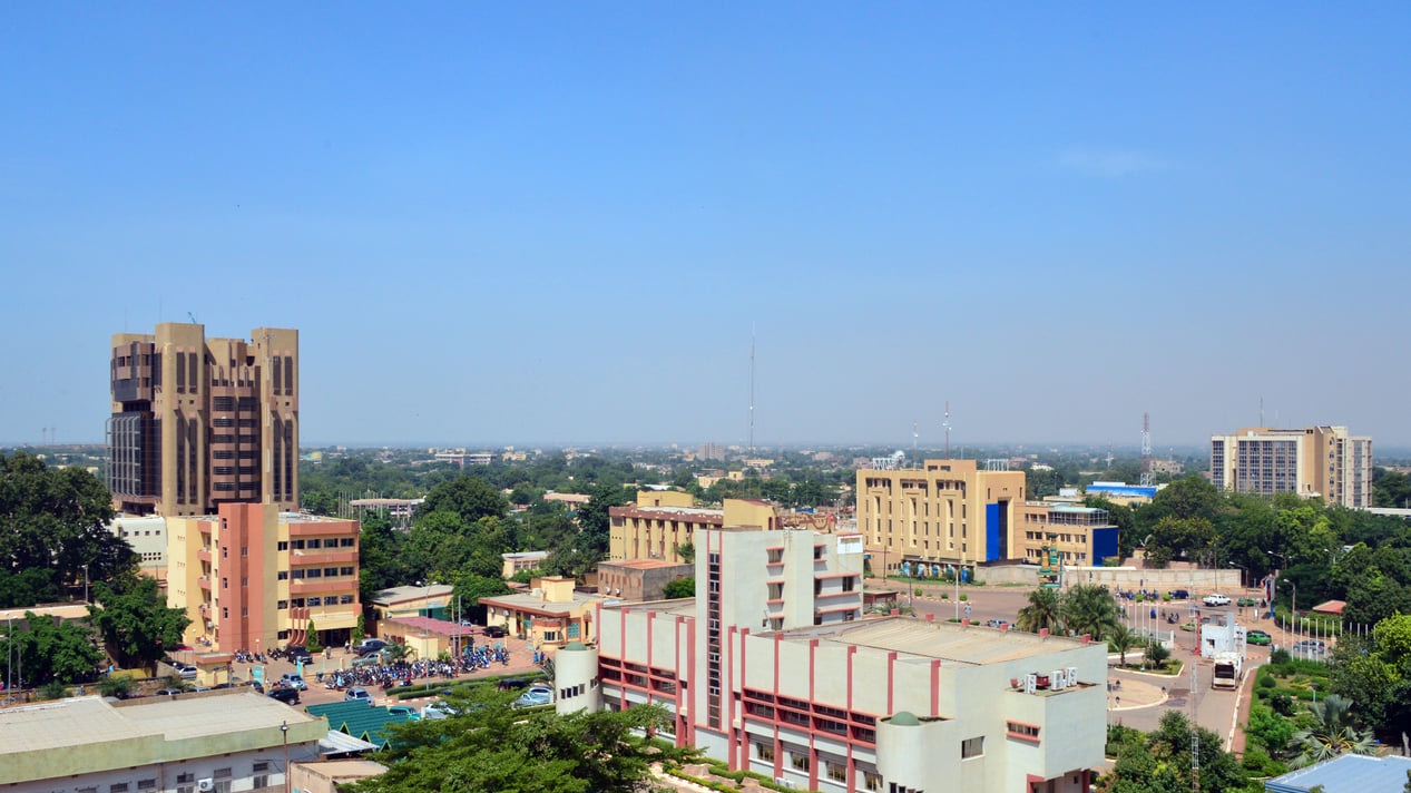 Ouagadougou：活気のあるストリートマーケットで広がっているブルキナファソの管理センター
