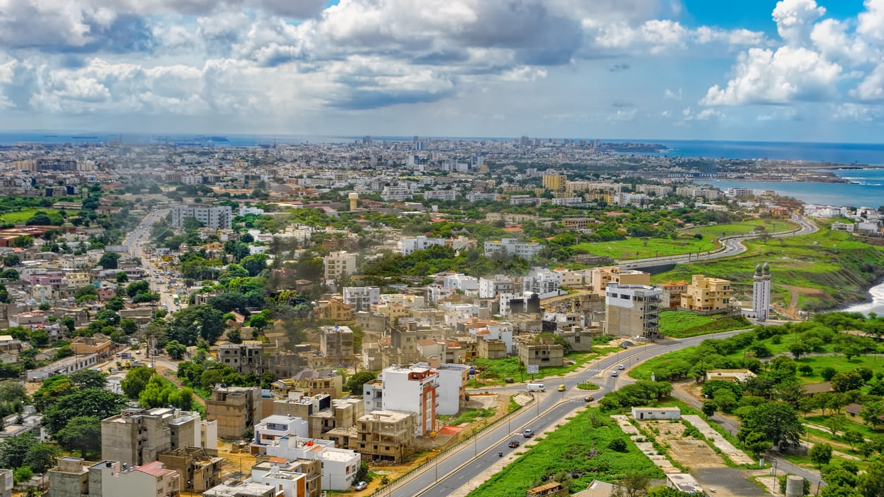 セネガル：カラフルな町とアクティブマーケットで満たされたアフリカで最も安定した国