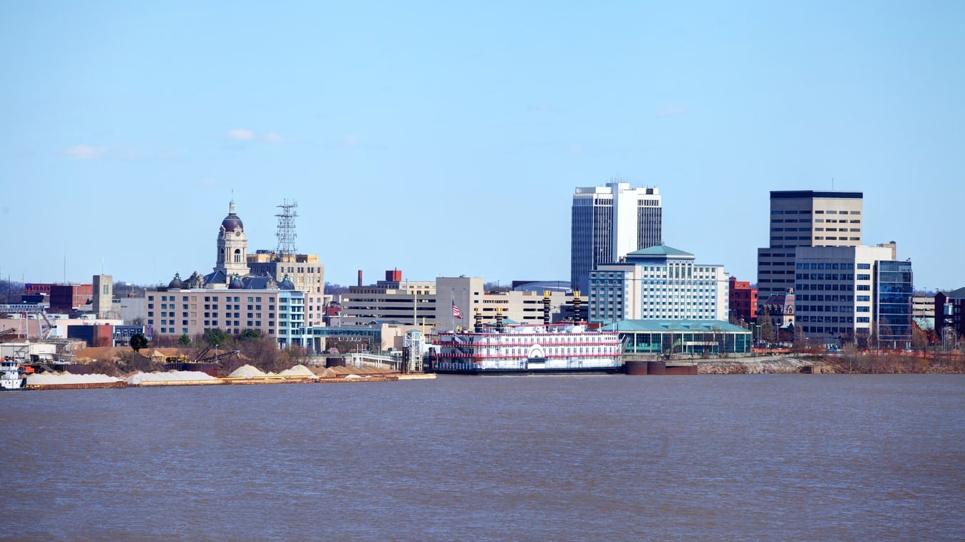 エバンズビル：最大の人口型都市であり、インディアナ州南西部の医療、商業、文化の中心地です