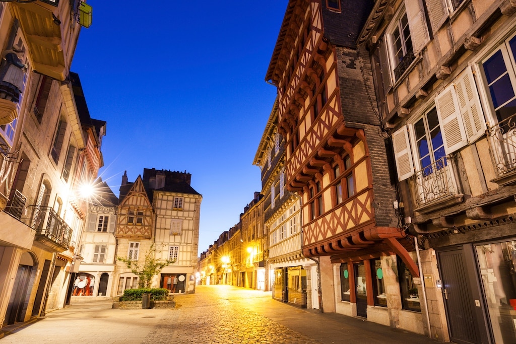 レンヌを探索：ブルターニュの中央都市とそのトップ10の必見のアトラクション