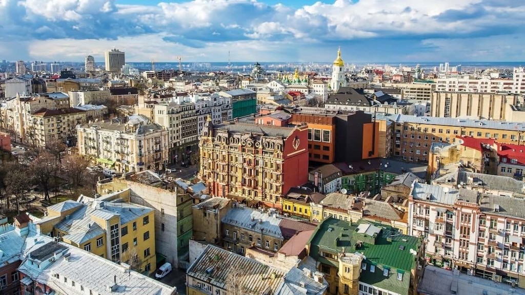 ウクライナのキエフの美しい古代都市の推奨観光スポット