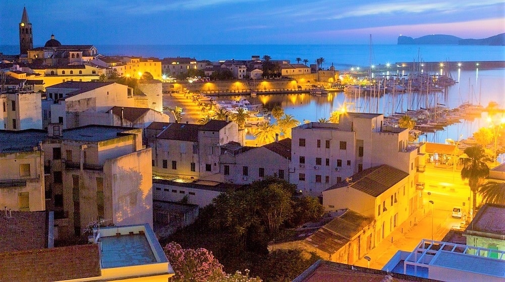 イタリアのアルゲロにある6つの必見のアトラクション！スタイリッシュな港町をお楽しみください