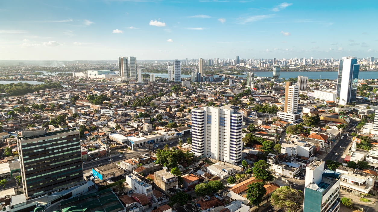 RECIFE：ブラジル北東部の沿岸の壮大さを捉える粘り強く充実した勇敢な都市