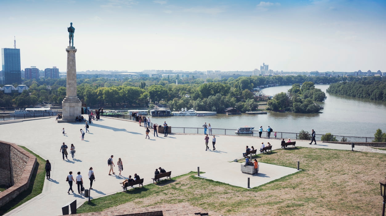 ベオグラード：ドナウ川に沿って繁栄しているセルビアの熱狂的な首都