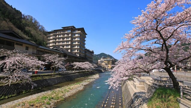 パワースポットをお楽しみください！ 8ヤマガタのアツミオンセンにある推奨観光客のアトラクション