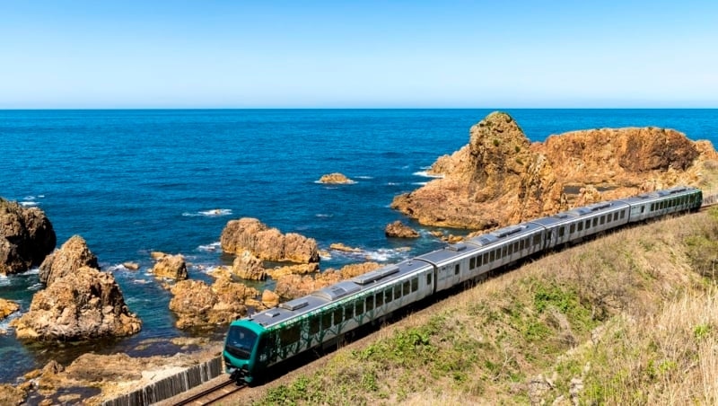 jr gono line“ resort shirakami”リピート旅行者に導かれます：座席の予約と観光スポット