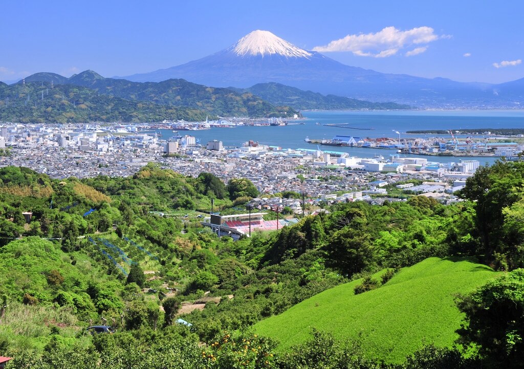 シズオカ市の見事な風光明媚な場所であるニホンダイラと、6つの必見のアトラクションを発見してください