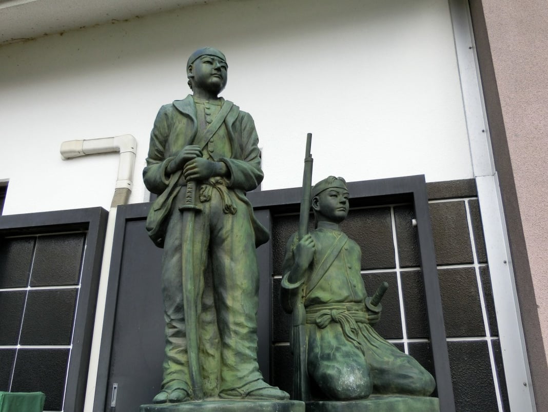 Byakkotaiの若者の悲劇的な舞台！ Iimoriyamaの必見のスポットの要約