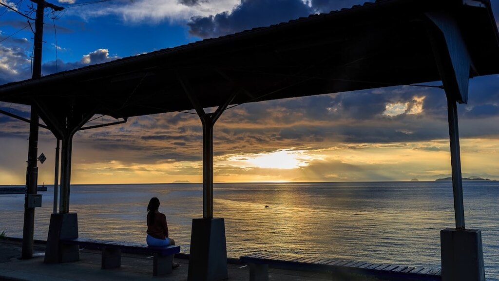 iyo-nadaの海岸線に沿ってレース！ 「Yuyake Koyake Line」に沿った必見のスポット