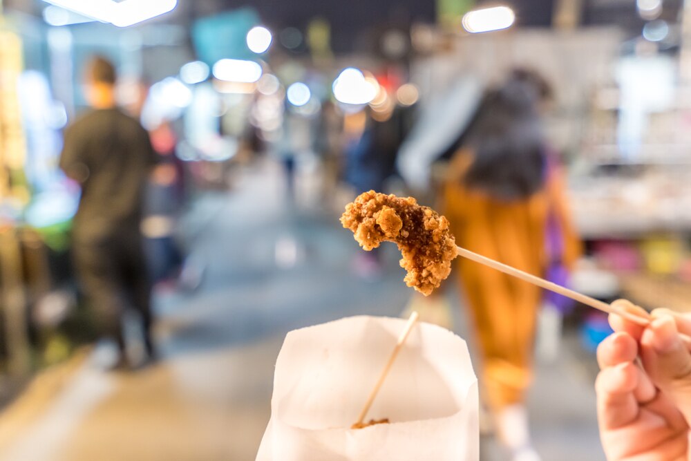 タイナン市でチェックアウトするトップナイトマーケット