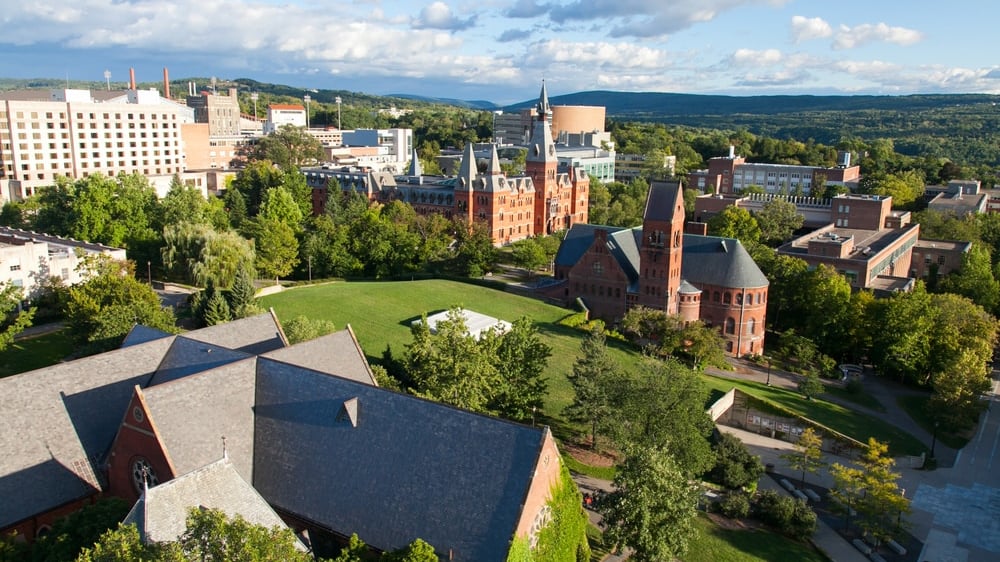 イサカ：湖sideの都市美術街とおいしい食事