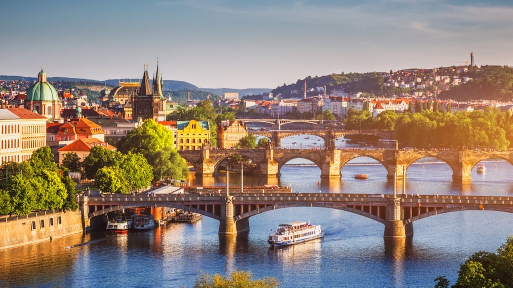 お気に入りのアニメの世界に足を踏み入れてください！人気のシリーズに影響を与えた見事な街並み