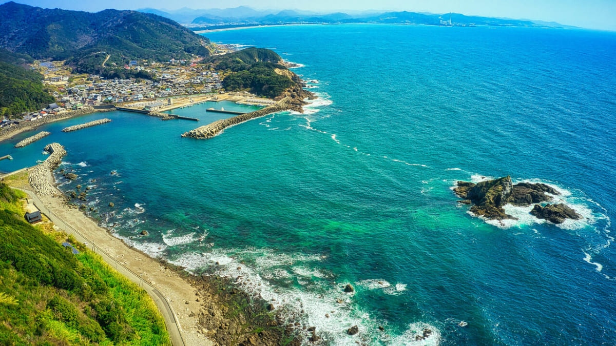 ゴボ市で歴史、文化、自然をお楽しみください：5つの必見の観光スポット！