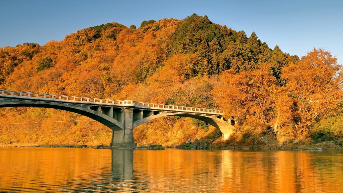 8つの風光明媚な場所と歴史的なランドマークで知られるナスカラソヤマの8つの必見の観光スポット