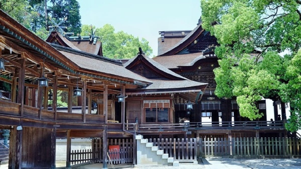 コトヒラの町の魅力、川川県：コンピラ神社とその歴史的な通り！ 5つの推奨観光スポット