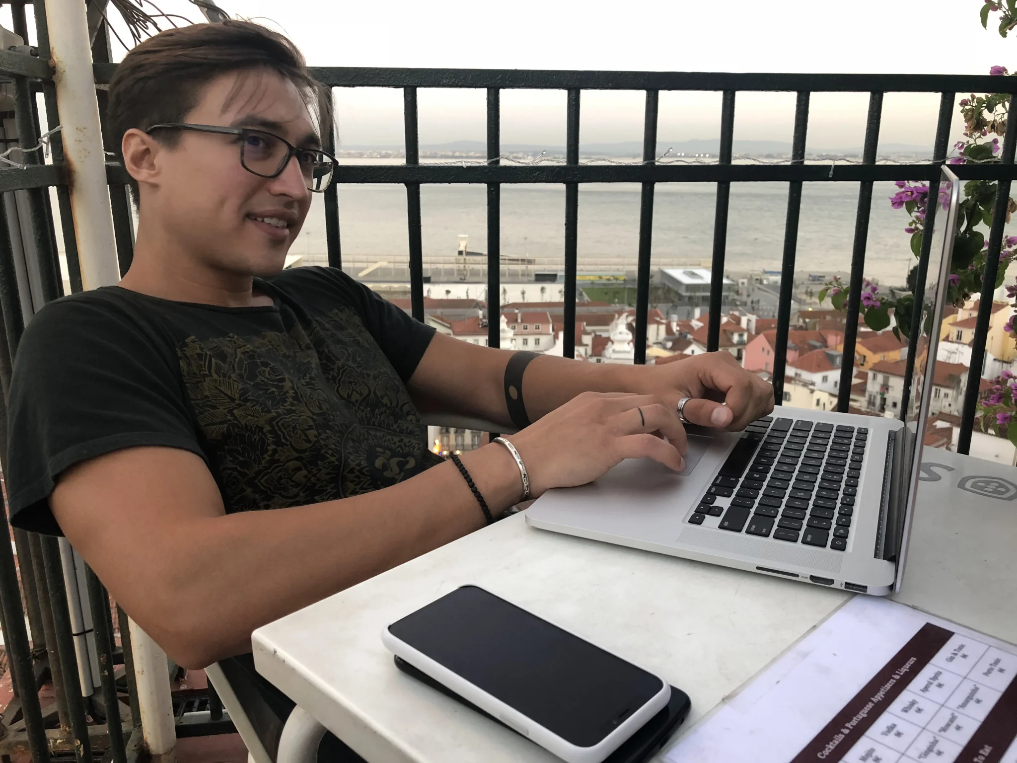 他の国からリモートで作業できますか？