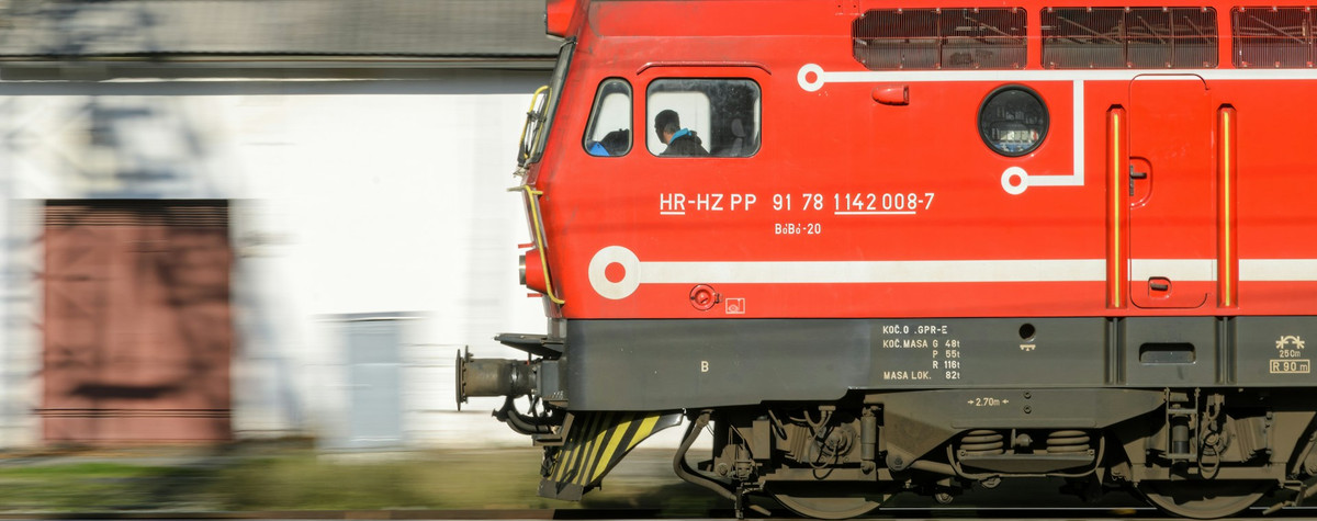 クロアチアの輸送ガイド（公共交通機関、運転、フェリーなど）