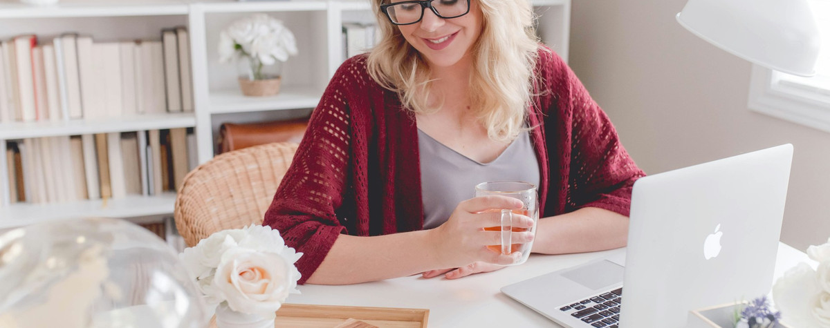 自宅で作業するときに目のひずみを減らすための10のヒント