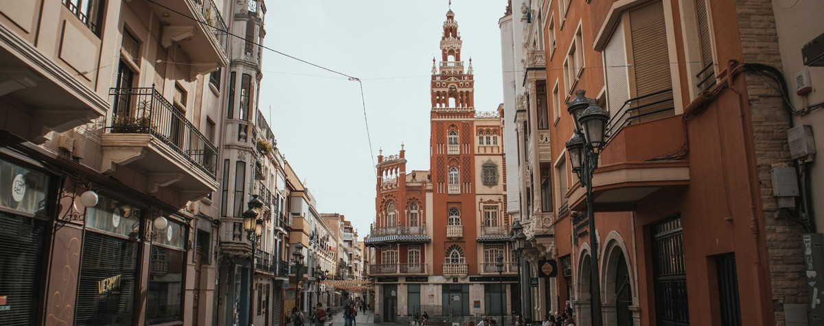 スペインのエクストラドゥーラのデジタル遊牧民になるために15,000ユーロまで支払われます（適格性基準、必要な文書、申請プロセス、タイムラインなど）