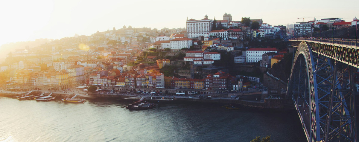 ポルトガルはデジタル遊牧民のビザを立ち上げ、「アラートの状態」を終了します