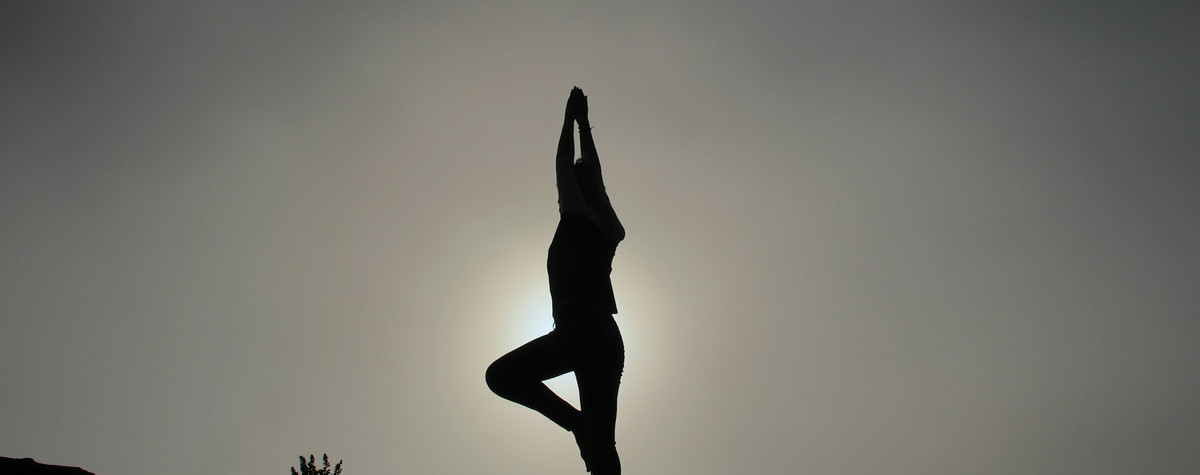 外出先の静けさ：デジタル遊牧民のヨガの利点