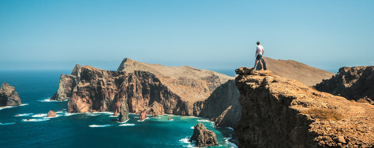 Madeiraでやるべきことのガイド（家族向けのアクティビティ、ロマンチックな休暇、サーフィン、ショッピング、ハイキングルート、ホエールウォッチング、フラワーフェスティバルなど）