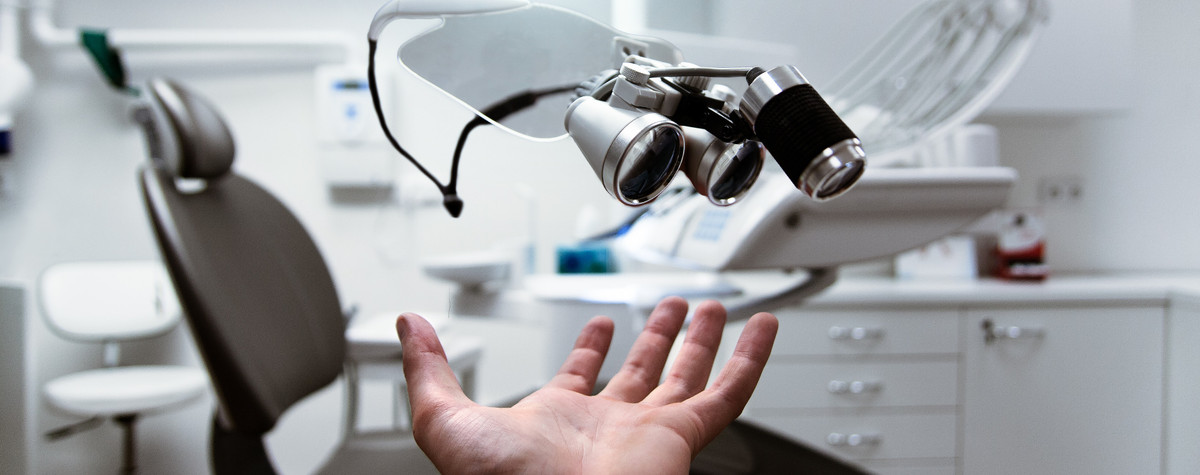 プラハで歯科医または歯科医院を見つける場所