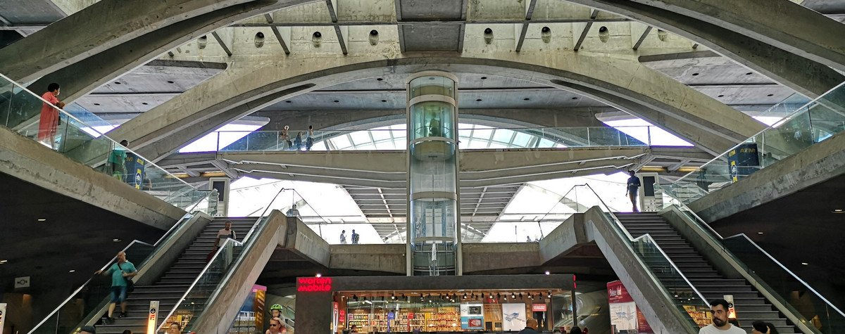 リスボンポルトガルでのショッピングガイド（ベストモール、ビンテージショップ、フリーマーケット、高級店、お土産など）