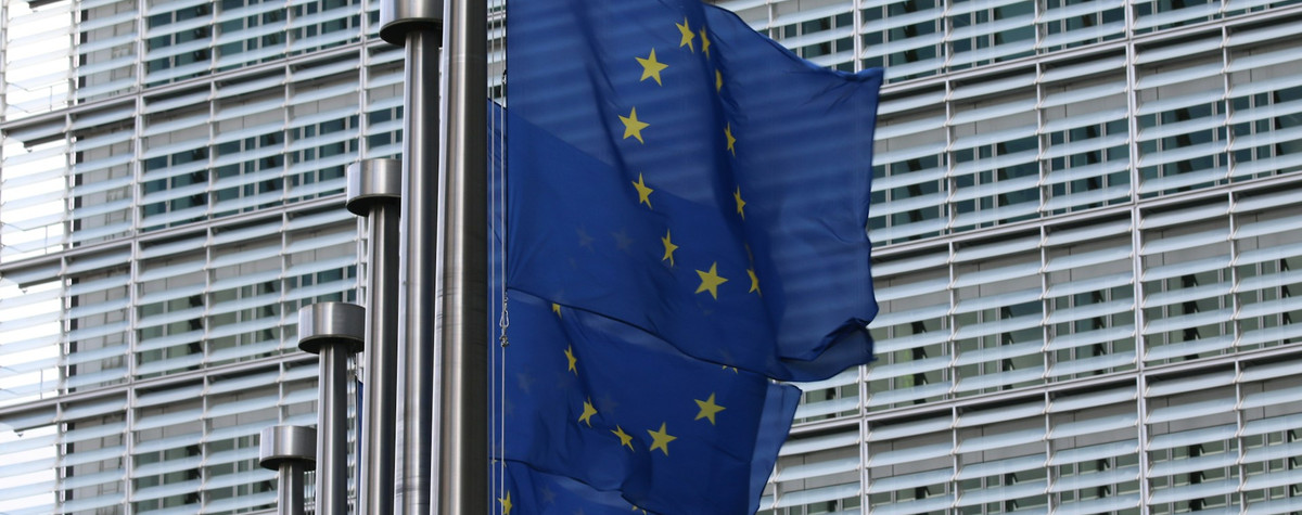 EUは、空港とフライトのマスク要件をドロップします