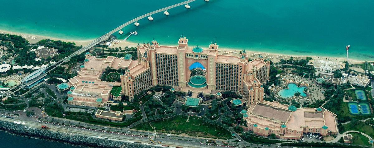 アラブ首長国連邦のデジタル遊牧民ガイド（ビザ、レンタル、ワークスペース、公共交通機関、ライフスタイルのヒントなど）