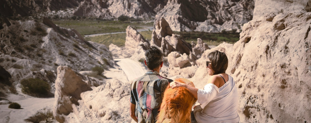 外出先での愛：デジタル遊牧民のカップルとして健全な関係を維持する