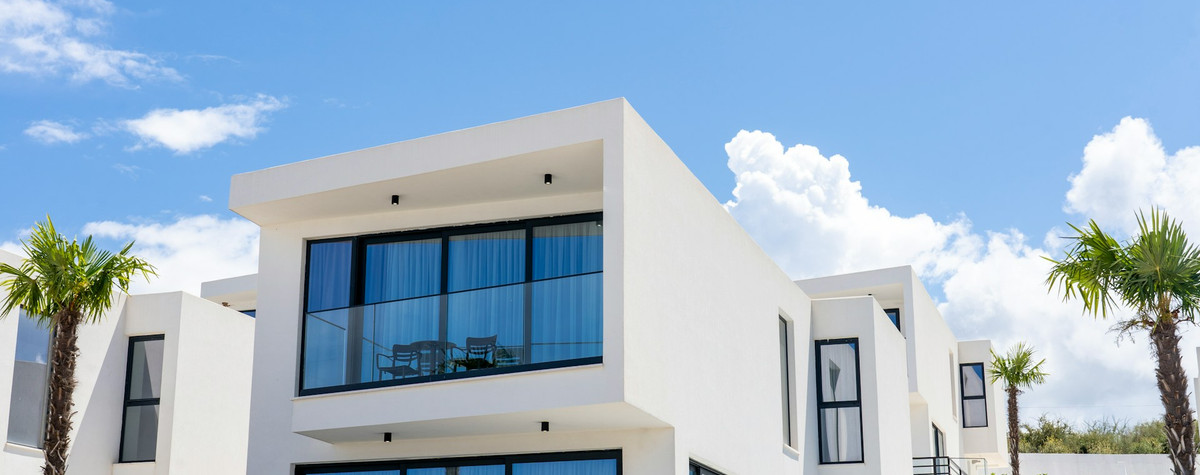 世界中の高級物件（高級不動産市場、主要市場、トレンド、洞察、レンタル対購入、FAQ）