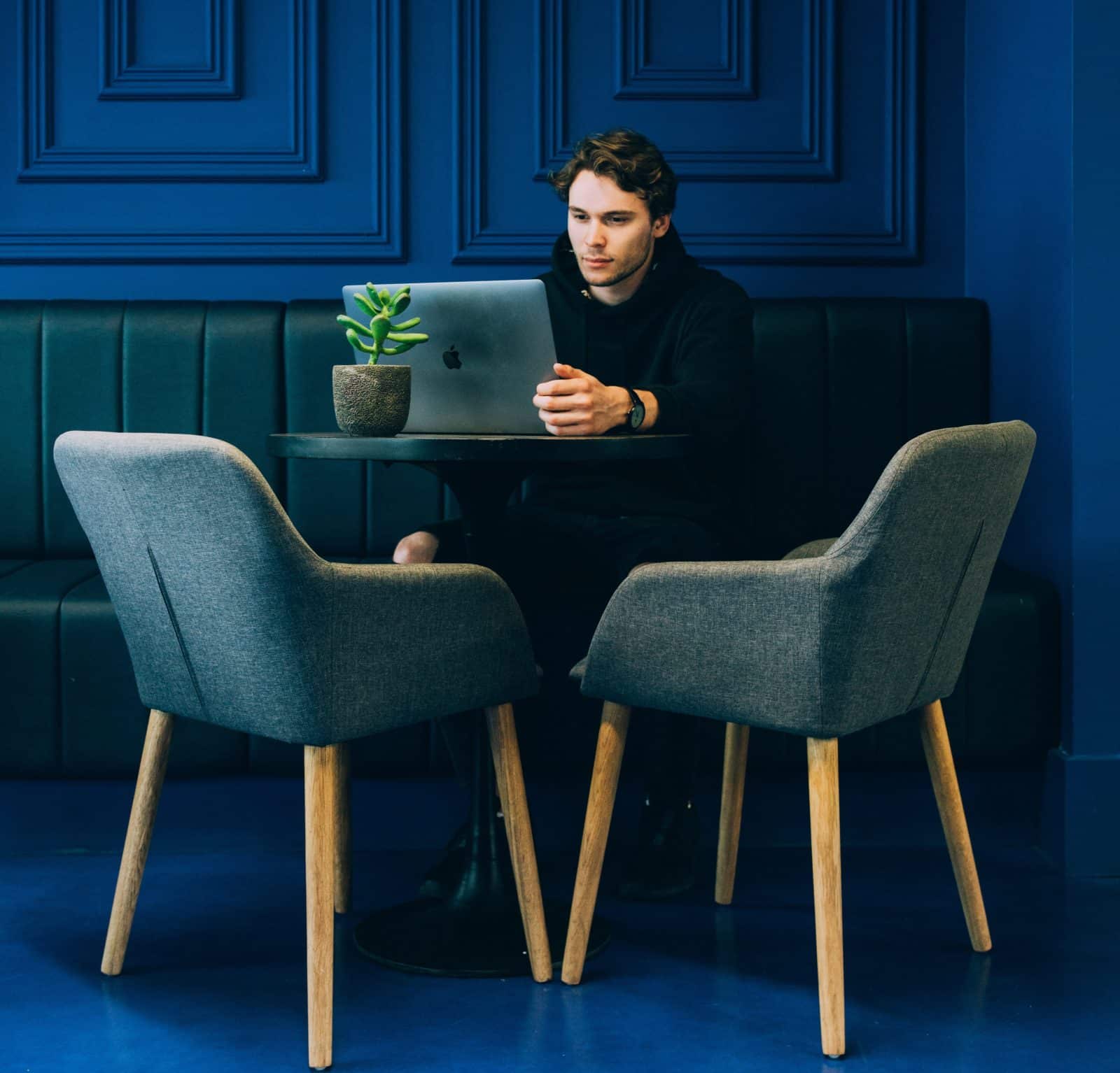 旅行に報酬を得る：旅行中に良い生活を送るための26の方法