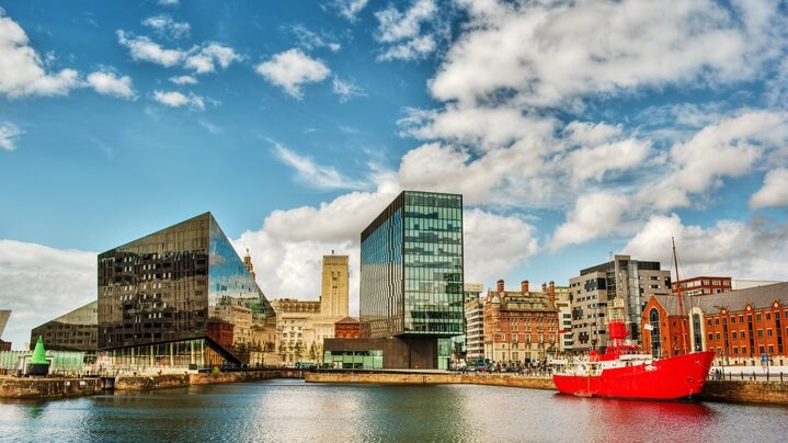 イギリスの港湾都市であるリバプールからおすすめのお土産を紹介します！