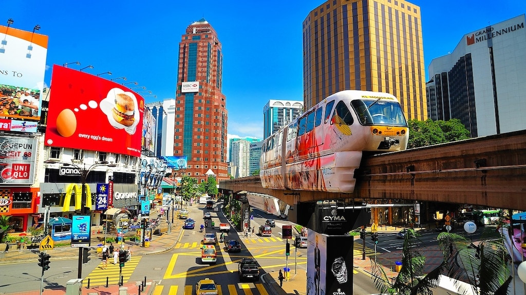 ブキットビンタンの活気のあるエネルギーを体験してください